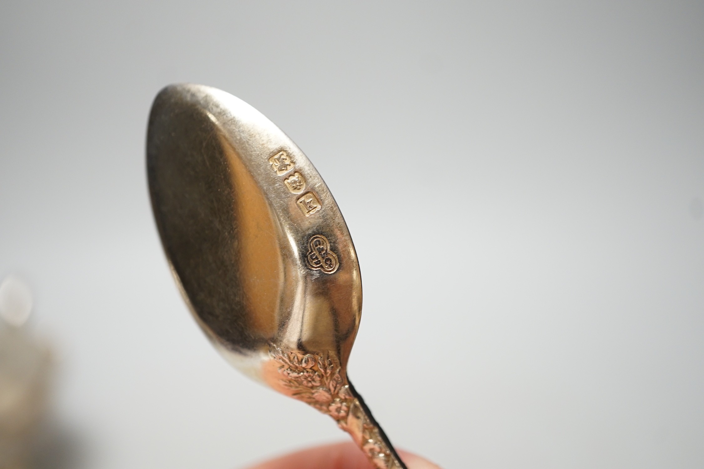 A set of six Edwardian silver gilt preserve spoons, Goldsmiths & Silversmiths Co Ltd, London, 1905, 12.2cm, 4oz.